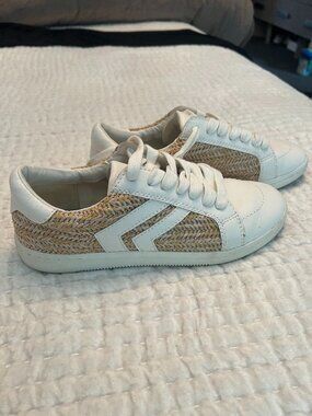 Dolce Vita Neo Arrow low-top sneaker